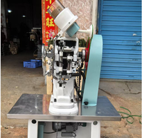 Alimentation automatique et machine à œillets automatique pour les connexions de rivetage à bouton pression de diverses ceintures en cuir dessus de chaussures