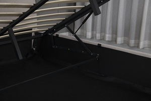 Кровать Willsoon с современной обивкой из бежевой ткани, регулируемым местом для хранения, изогнутым изголовьем в форме полумесяца, деревянным каркасом и мягким дизайном. - Product Image 5