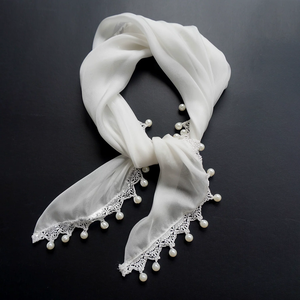 Voile de mariée blanc en dentelle, châle triangulaire, foulard à perles et pompons pour mariage, église et usage quotidien - Product Image 4