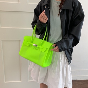 Sac fourre-tout transparent en gelée avec poignée, vente directe usine, élégant, grande capacité, pour femme, idéal pour l'été et les voyages - Product Image 6