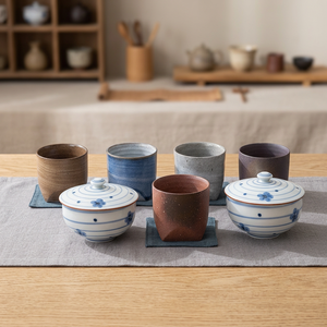 Juego de Platos y Utensilios de Cerámica Japonesa de Segunda Mano Sin Marca - Product Image 2