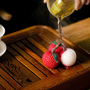 Ornement décoratif pour service à thé, figurine de théière en forme de litchi simulé, changeant de couleur - Product Image 1