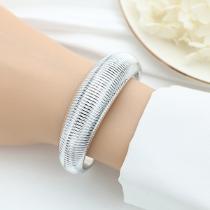 Có thể điều chỉnh Nam Nữ hip hop Punk mở vòng đeo tay ABS tối giản Kết cấu bề mặt mịn ánh sáng đồ trang sức sang trọng phát hiện thành phần - Product Image 5