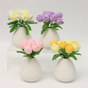 Piccolo Fiore di Tulipano Artificiale Fatto a Mano all'Uncinetto per Decorazioni Casa e Matrimonio (Senza Vaso) - Product Image 6