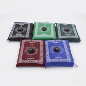 Tapis de prière portable personnalisé 60*100cm avec boussole, tapis de prière en polyester pour mosquée, cadeau islamique portable pour musulmans - Product Image 1