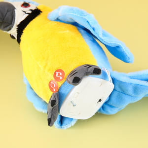 Perroquet parlant d'apprentissage de l'enregistrement super doux avec des ailes battantes torsadées Jouet en peluche électrique de type ours - Product Image 3