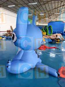 CH Bambola Pubblicitaria Gonfiabile Gigante di Stitch per Decorazioni di Centri Commerciali Include Soffiatore e Pallone - Product Image 2