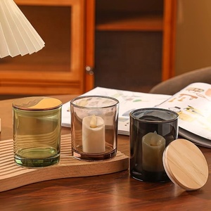 Venta al por Mayor de Portavelas de Vidrio de <span class=keywords><strong>Colores</strong></span> de 7oz, 10oz y 14oz para Velas de Cera de Soja, Faroles y Frascos con Tapas de Madera de Bambú y Metal - Product Image 3