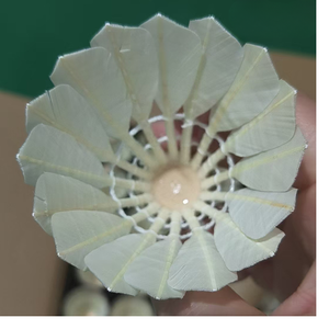 Professionelle Maßgefertigte Gänsefeder-Bälle Turnierqualität Leichtgewicht 2-Schicht Hochbeständige PU-Kork Badminton-Federbälle - Product Image 5