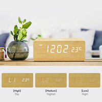 Beste cadeau promotionele slimme bureautafel nachtkastje digitale draadloze oplader telefoonoplader elektrische houten LED wekker