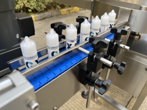 เครื่องบรรจุของเหลวอัตโนมัติ PLC ความแม่นยำสูง 10-120 มล. สำหรับขวดพลาสติกและแก้ว น้ำผลไม้ น้ำมัน เครื่องดื่ม อุตสาหกรรมเคมี - Product Image 6