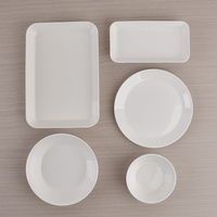 Assiettes rectangulaires en porcelaine rouge écologiques de 10,5 pouces, prêtes à être expédiées en gros, pour restaurants, mariages, hôtels