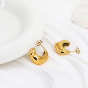 Modernos Pendientes de Media Luna en Forma de U, Chapados en Oro de 18K, Estilo Geométrico INS, Acero Inoxidable de Alta Gama, Clásicos para Fiesta o Regalo - Product Image 3