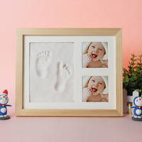 Özel Tasarım Bir Yaşındaki Bebek El Ayak İzi Ahşap Mürekkep Pedi DIY Su Geçirmez Modern Üçlü Çerçeveli Kare Fotoğraf Çerçevesi Süsleri