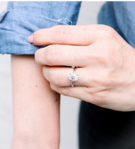 Bague de fiançailles en <span class=keywords><strong>or</strong></span> blanc/<span class=keywords><strong>jaune</strong></span>/rose massif 14 carats avec <span class=keywords><strong>diamant</strong></span> moissanite ovale de 8x10 mm 3 carats - Product Image 5