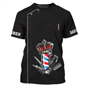 Capa de Barbería/Peluquería Negra con Diseño de Corona y Herramientas, Bolsillo Frontal con Estampado y Ribete Rojo, Blanco y Azul - Product Image 1