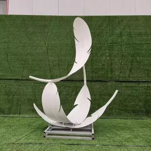 राल फाइबरग्लास पंख मूर्तिकला इनडोर बालकनी आउटडोर वर्ग सजावट मूर्तिकला