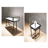 Présentoir à bijoux moderne en métal, vitrine sur pied haute en verre, table de présentation de bijoux pour magasin de détail avec éclairage LED