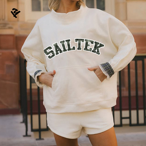 Tuta Sportiva Personalizzata con Patch Ricamate, Set Due Pezzi con Pantaloncini per <span class=keywords><strong>Donne</strong></span>, Felpa di Alta Qualità con Collo Rotondo e Pantaloncini - Product Image 1