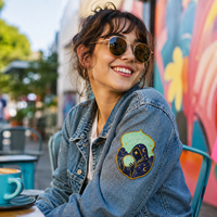Écusson tissé haute définition personnalisé avec icône de sorcier, étiquette brodée avec bord surjeté pour le merchandising de mode