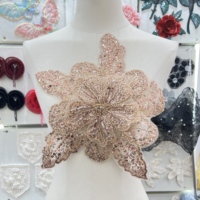 En gros, Applique brodée multicouche de fleurs 3D à paillettes et perles, motif floral rouge en dentelle, pour accessoires vestimentaires