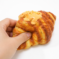 Jouet Squishy Croissant avec design brillant, morceaux de noix croquants et motif salé, anti-stress, se repulpe après pressage, décoration de bureau