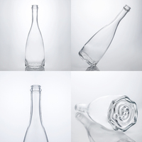 Botella de Vidrio Transparente de 700ml/750ml con Base Floral, Base Pesada y Forma Cónica para Envasado de Licores