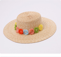 Chapeau de paille tricoté style français pour femme, à large bord et calotte plate, orné de fleurs, idéal pour les vacances d'été et la protection solaire