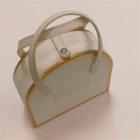Boîte cadeau rigide de luxe écologique avec matériaux recyclés, design blanc portable et finition dorée