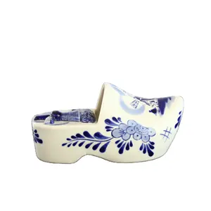 Chaussures en porcelaine peintes à la main, motif tulipes, bleu de Delft, très vendues, décoration intérieure - Product Image 1
