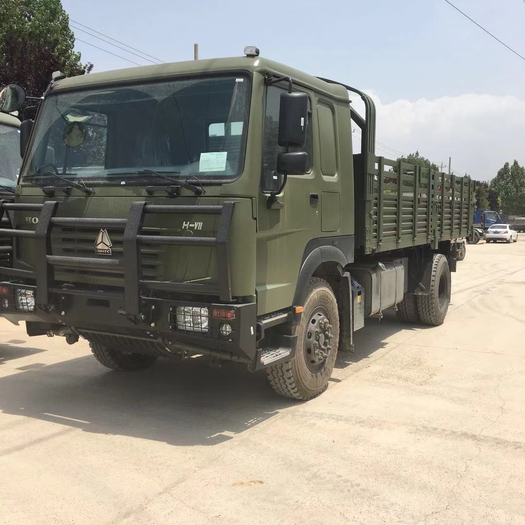 4x4 cnhtc中国重汽howo强力军用货运卡车出售