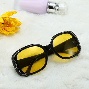 <span class=keywords><strong>Gafas</strong></span> <span class=keywords><strong>de</strong></span> <span class=keywords><strong>sol</strong></span> polarizadas <span class=keywords><strong>de</strong></span> estilo Retro para mujer, lentes <span class=keywords><strong>de</strong></span> <span class=keywords><strong>sol</strong></span> polarizadas <span class=keywords><strong>de</strong></span> estilo Retro para conducir, con <span class=keywords><strong>cristal</strong></span>, color <span class=keywords><strong>amarillo</strong></span> - Product Image 3