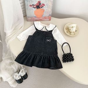 Completo Primaverile 2026 per Bambine: Abito in Denim Versatile con Fiocco e Bretelle, Vestito in Denim con Colletto Rovesciato, Set Due Pezzi - Product Image 4