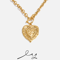 Collier XY 5834 avec fermoir vintage massif en forme de T, plaqué or, pendentif cœur martelé en acier inoxydable
