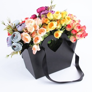Boîte à fleurs portable rigide en forme d'extraterrestre de couleur unie de haute qualité avec poignée de ruban de stratification mate Rose Saint Valentin - Product Image 1