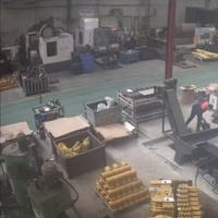 Tondeuse robot autonome fiable avec mise à jour OTA, capteur d'obstacles intelligent IA et fonctionnement sans limites de zone