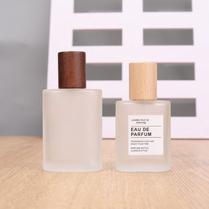 30ml 50ml contenitore smerigliato per il viaggio profumo <span class=keywords><strong>Spray</strong></span> d'argento con tappo in legno di faggio vuoto bianco opaco bottiglia di alluminio <span class=keywords><strong>Spray</strong></span> - Product Image 3