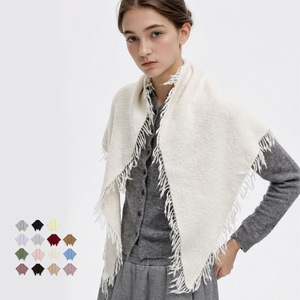 Bufanda de mezcla de lana con logo personalizado, borlas y flecos, chal triangular grande, para otoño e invierno, venta al por mayor directa de fábrica - Product Image 1