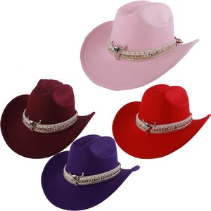 Vente en gros de bonnets tendance pour femmes avec des styles de tricot uniques pour les accessoires de mode - Product Image 2