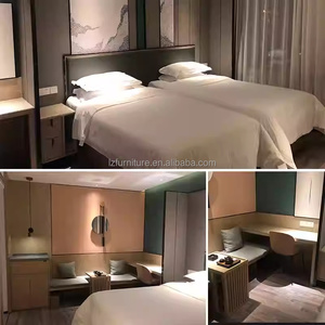 Ensemble de chambre à coucher économique pour hôtel : lit en bois, tables de chevet, tête de lit, bureau, chaise, armoire, console TV pour mobilier d'hôtel 3 étoiles - Product Image 5