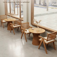 Ensemble table et chaises de style cabane en bois massif pour cafés, hôtels, salons de thé, pâtisseries, restaurants et centres commerciaux