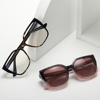UAN UAI Nouvelles Lunettes Optiques de Haute Qualité à Monture Large en TR, Lunettes de Soleil Polarisées Rectangulaires à Clip (Élégantes et Unisexe)