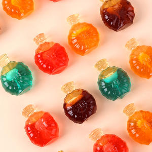Bonbons gélifiés en gros personnalisés aux saveurs de fruits assortis, sucrés et acidulés, certifiés Halal, en forme de bouteille de vin - Product Image 3