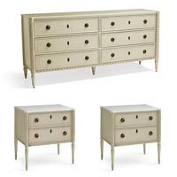 Commode à 6 tiroirs de style campagne française en chêne massif, idéale pour une chambre à coucher luxueuse.