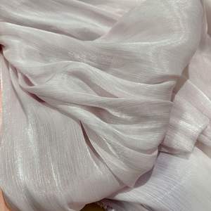 Tessuto Lucido per Abiti e Gonne in Raso Stropicciato 100% Poliestere con Motivi Floreali e <span class=keywords><strong>Tulle</strong></span> a Farfalla - Product Image 1