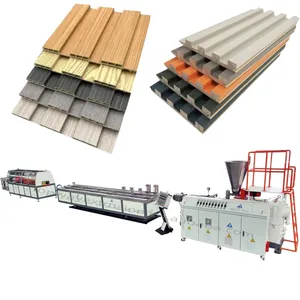 Machines de fabrication d'extrusion de profilés muraux en plastique PVC WPC pour plafond en caillebotis ligne de production