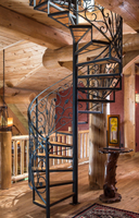 Escalier en colimaçon en bois avec marches en bois naturel et structure en acier thermolaqué, gain de place et de qualité supérieure
