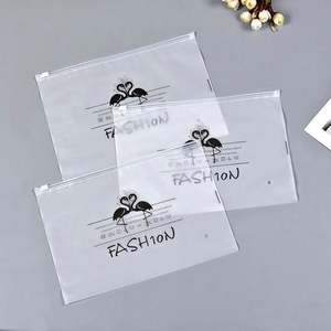 Sacs en plastique refermables à glissière avec logo personnalisé, mat/givré, recyclables, impression offset, pour l'emballage de vêtements, t-shirts - Product Image 3