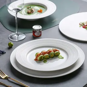 Set mangkuk dan piring mewah Ceram porselen putih aman Microwave piring tahan gores hidangan Gourmet makanan untuk hadiah