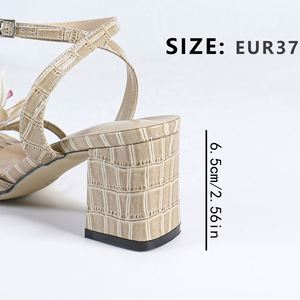 Sandales à talon épais pour femmes, à bout carré, motif pierre, fleur 3D, couleur unie, et élégantes sandales à talons hauts beiges - Product Image 4